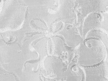 Bestickte Gardinen in modernem Design