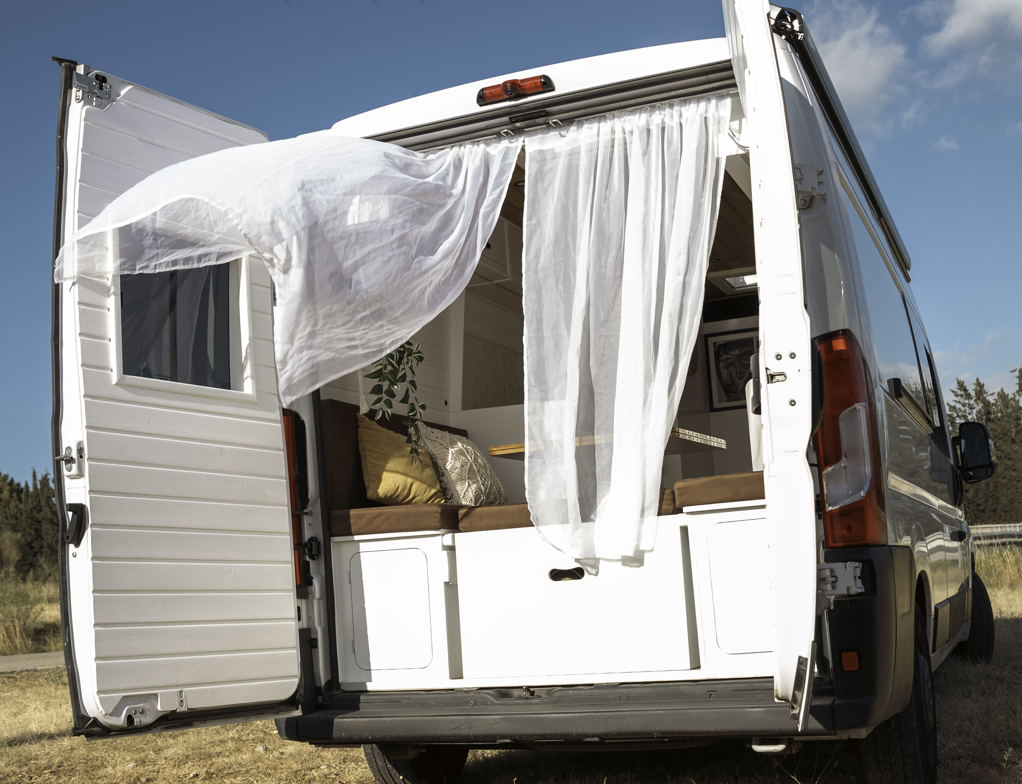 Wohnwagen Gardinen: Mit diesen Tipps finden Sie die richtigen Vorhänge!