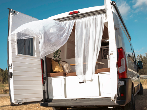 Wohnwagen Gardinen: Mit diesen Tipps finden Sie die richtigen Vorhänge!